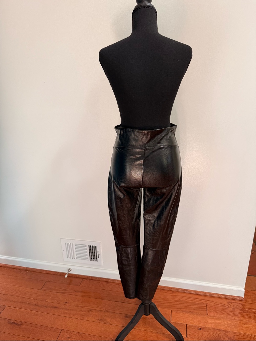 SPANX Faux Leather High-Rise Leggings – Black – Size Medium - Picture 3 of 9